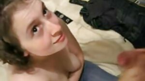 Elegant tjej går och kissade på och sprutar gratis svenska porrfilmer våt slits